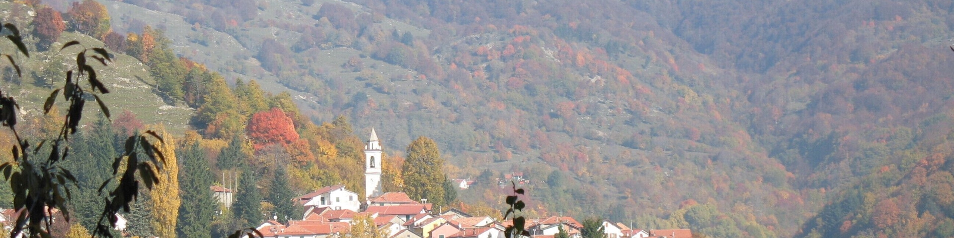 Panorama di Bavastrelli, frazione del comune di Propata, in Alta valle Trebbia, provincia di Genova, Liguria, Italia Camera location 44° 33′ 32.3″ N, 9° 10′ 38.4″ E View this and other nearby images on: OpenStreetMap - Google Earth 44.558972; 9.177333