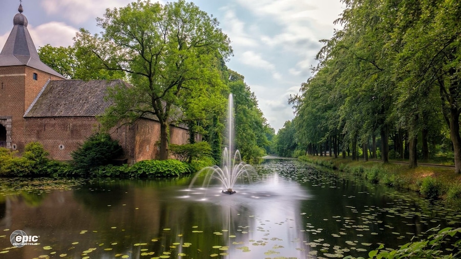 This is a great place to visit. An old castle with internationally oriented gardens behind it. Nice to walk around and look at the plants, old buildings and birdshows and there are yearly events all throughout the year.
