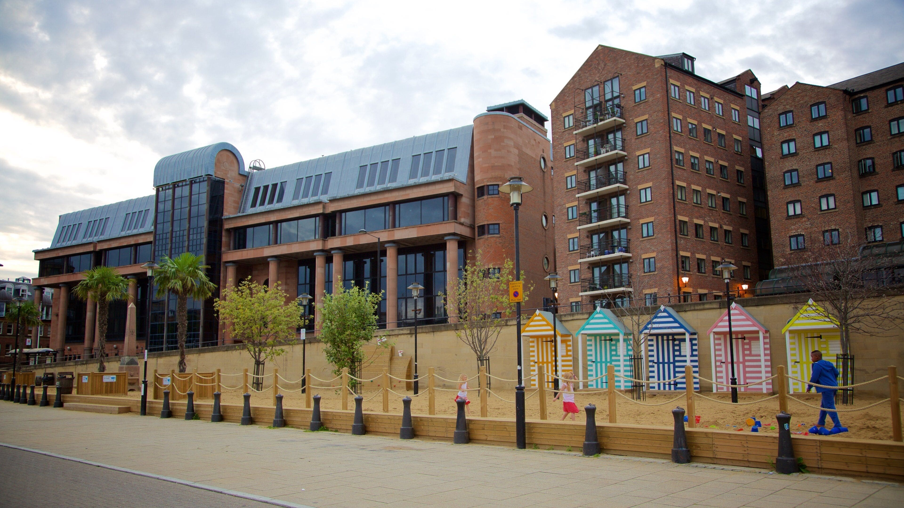 Quayside which includes a luxury hotel or resort