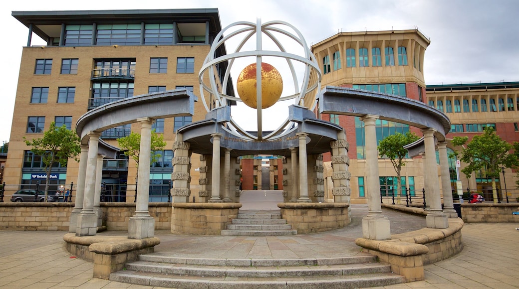 Quayside fasiliteter samt by, historisk arkitektur og monument