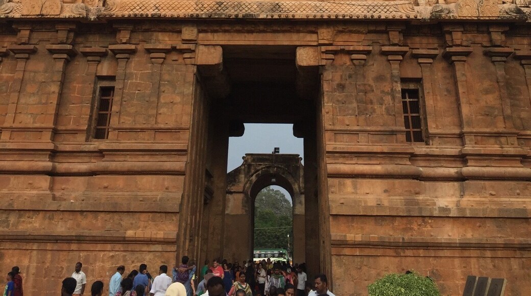 10th century Hindu (Siva) temple in Tanjavur, India. https://en.m.wikipedia.org/wiki/Brihadisvara_Temple,_Thanjavur