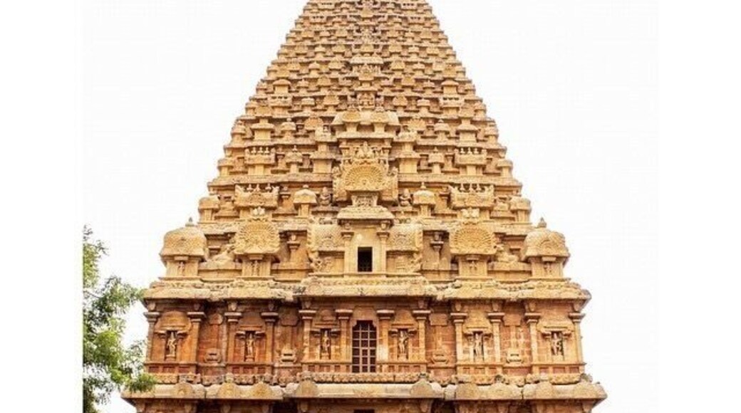 An engineer marvel. It leaves no shadow at 12pm. It was built centuries ago, inspiring then as it is now. #lifeatexpedia #inspiring #architecture #ruins #india