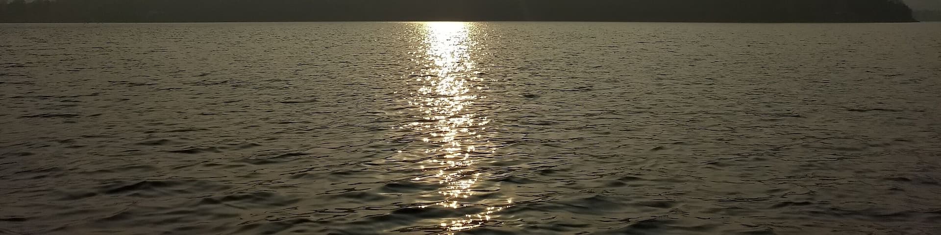 Sprawling over an area of 7 kilometers, this charming lake of Siliserh is fixed in Rajasthan and owes its establishment to Maharaja Vinay Khan in the year 1845. Formerly built to supply water to the city of Alwar, this lake houses a striking Lake palace which was said to have been made for the Maharaja’s beloved.