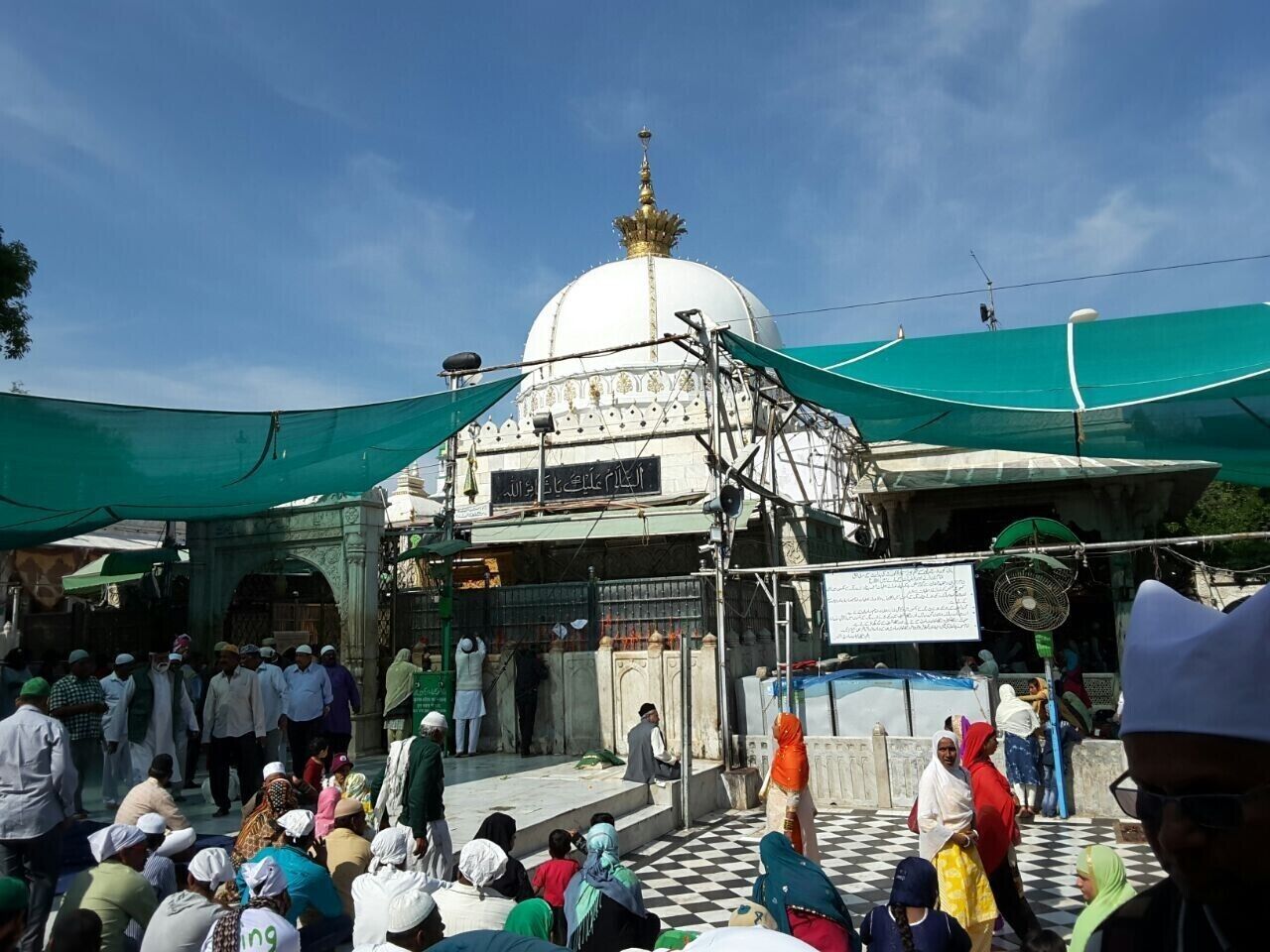 <h2>Top places to stay near the beach</h2>