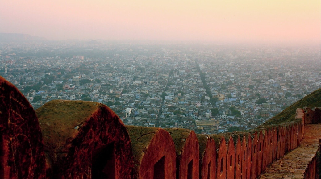 it is said that in western india the roof of every jeweler's house is blue. can you spot how many are there in this city?
#blue