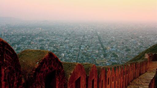 it is said that in western india the roof of every jeweler's house is blue. can you spot how many are there in this city?
#blue