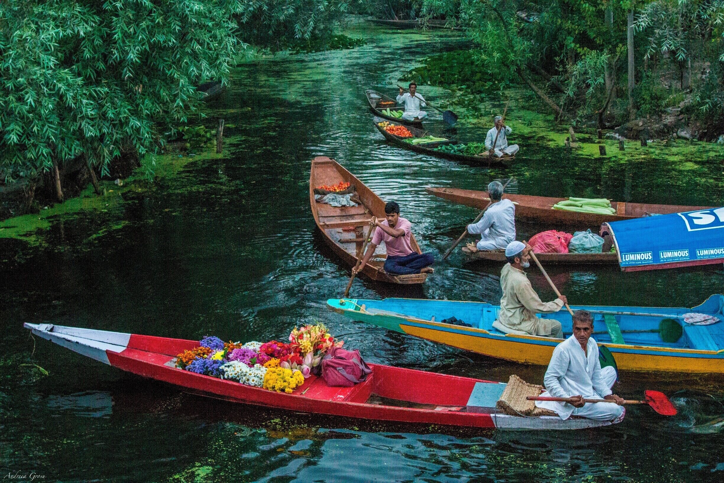 This photo was taken during the photography tour in India in 2014. Once per week this vegetable #market takes place on Dal Lake, in Srinagar, starting very early in the morning, at sunrise and ending when people have the little boats empty. It's all very colourful and beside vegetable are also flowers. It's quite an unique experience and...well, I love India, you have to see it with your own eyes! Srinagar is a clean place compared with Delhi and we stayed in a houseboat which was spotless. To go to the vegetable market we reserved two boats which came to pick us up before sunrise and took us back after some hours. And as you might know, everything it's so very cheap in India. #colorful