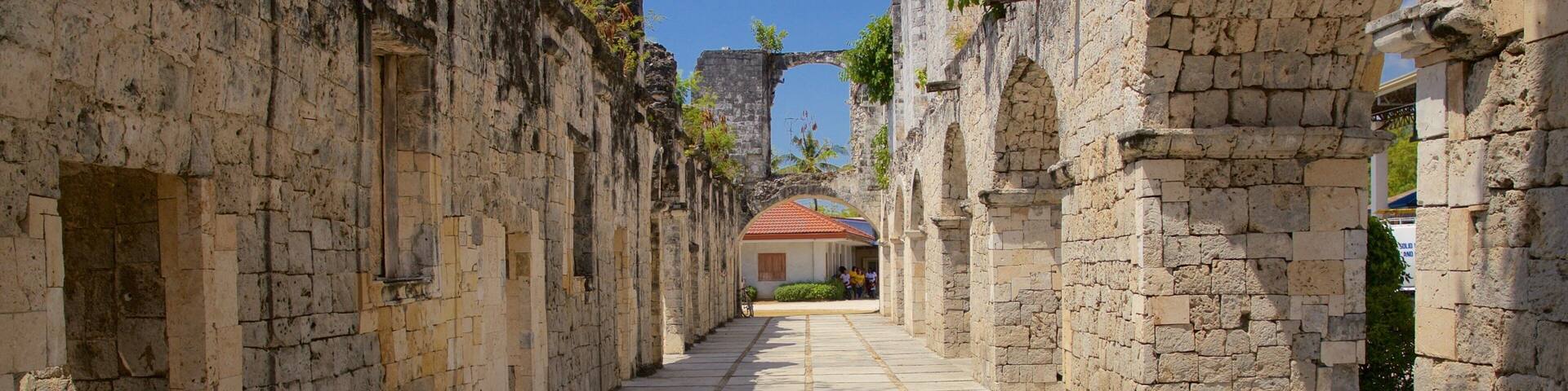 Oslob featuring a ruin