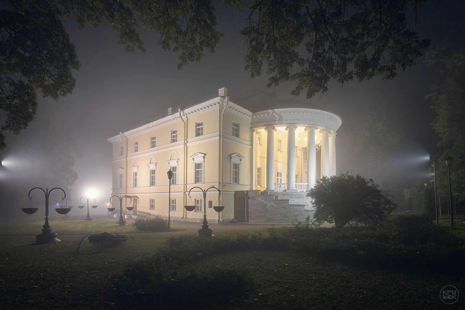 Marriage Registry in Pushkin at the foggy night #adventure

