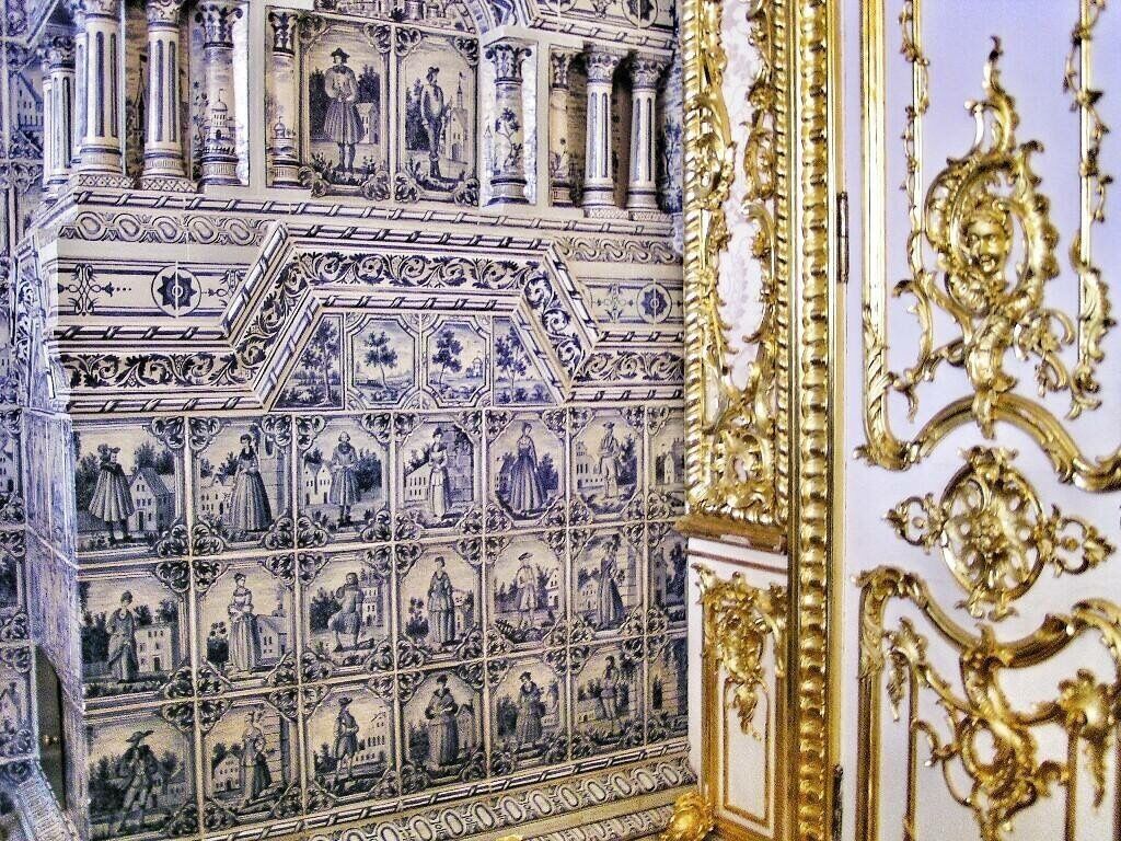 One of the many rooms that display gifts from Japan and China.