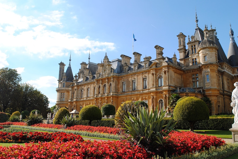It is one of the National Trust's most visited properties, with over 390,000 visitors annually. Waddesdon Manor won Visit England's Large Visitor Attraction of the Year category in 2017.
Certainly worth a visit - the grounds are beautiful and we didn't even take a look inside as the day was just a magnificient English Summers Day. #Details
#Photo Details Sweepstake