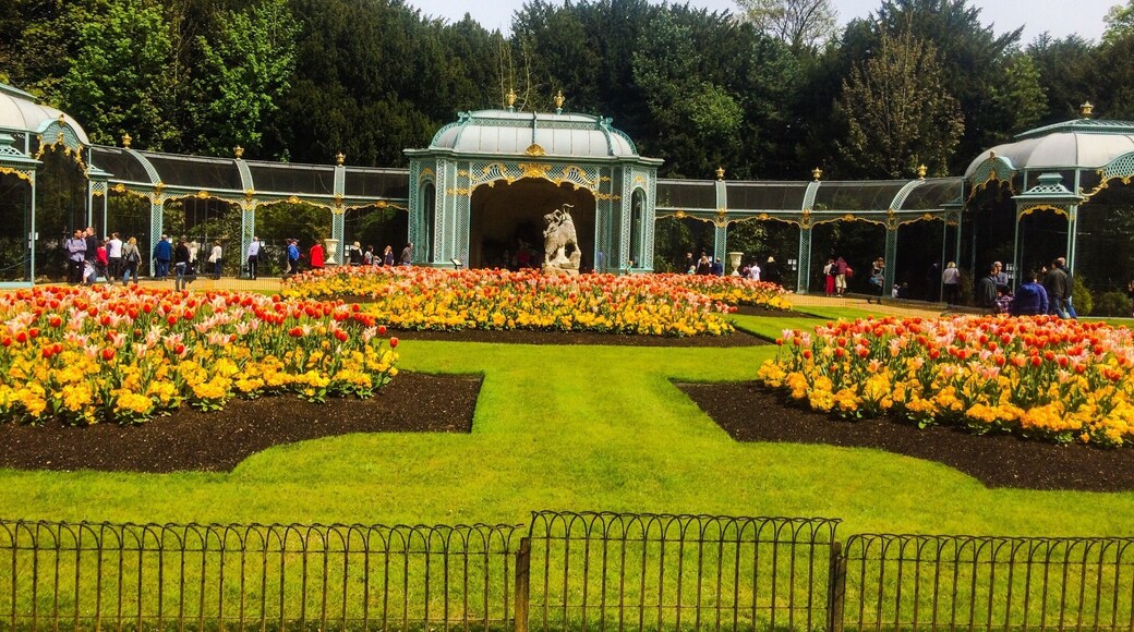 The manor was built for Baron Ferdinand de Rothschild in the Neo-Renaissance style of a French château.
Aviary, lovely gardens, fountains, stables and nice shop. Apparently it's really nice for the Christmas lights as well.