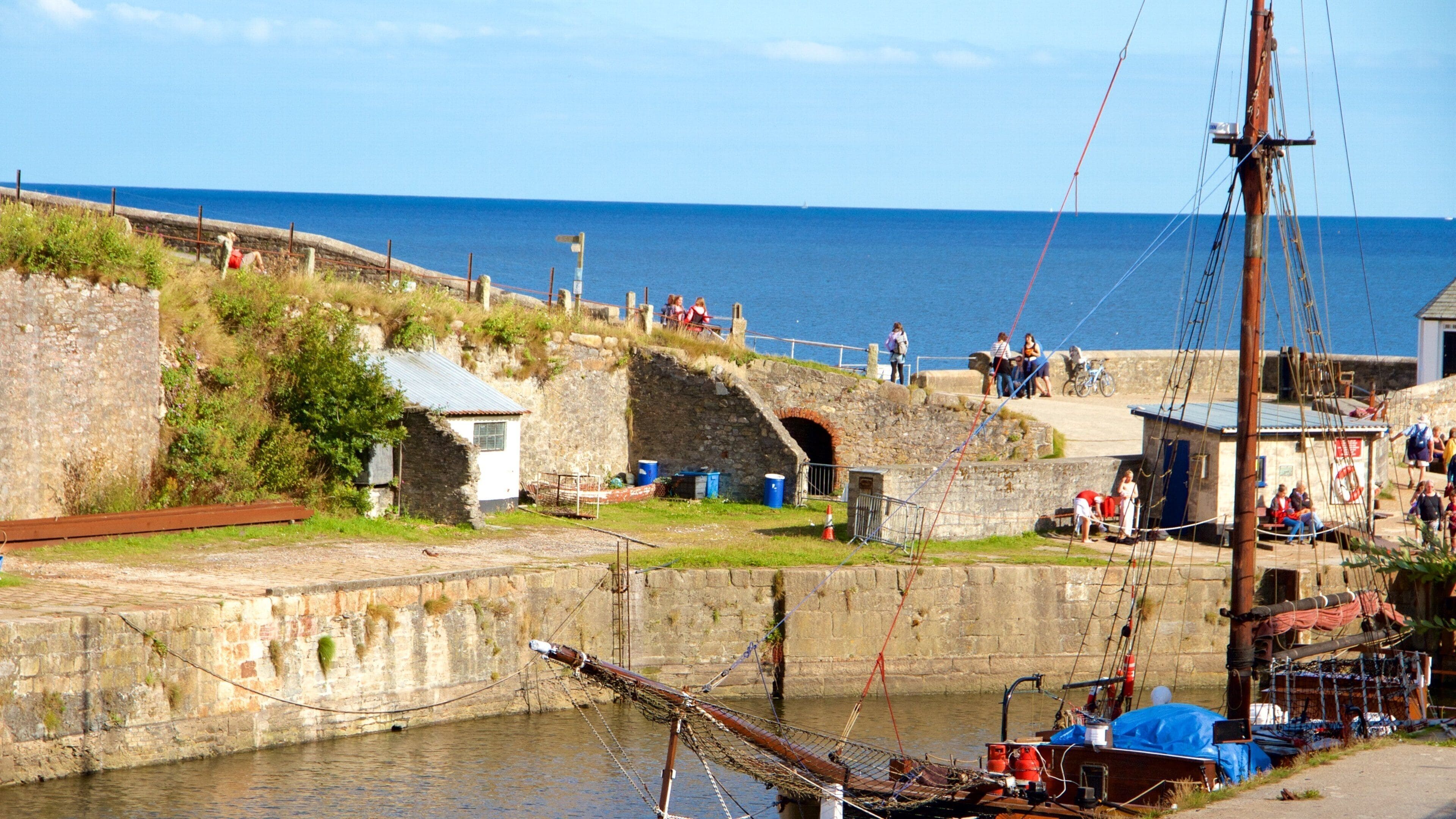 Charlestown som visar båtkörning och kustutsikter