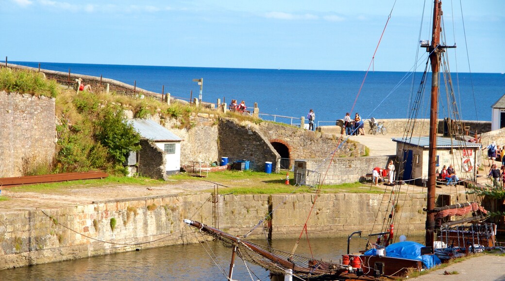 Charlestown som visar båtkörning och kustutsikter