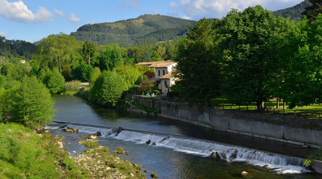 Panoramique plongée sur le Gardon à Saint-Jean-du-Gard (30270), Gard en Occitanie, France