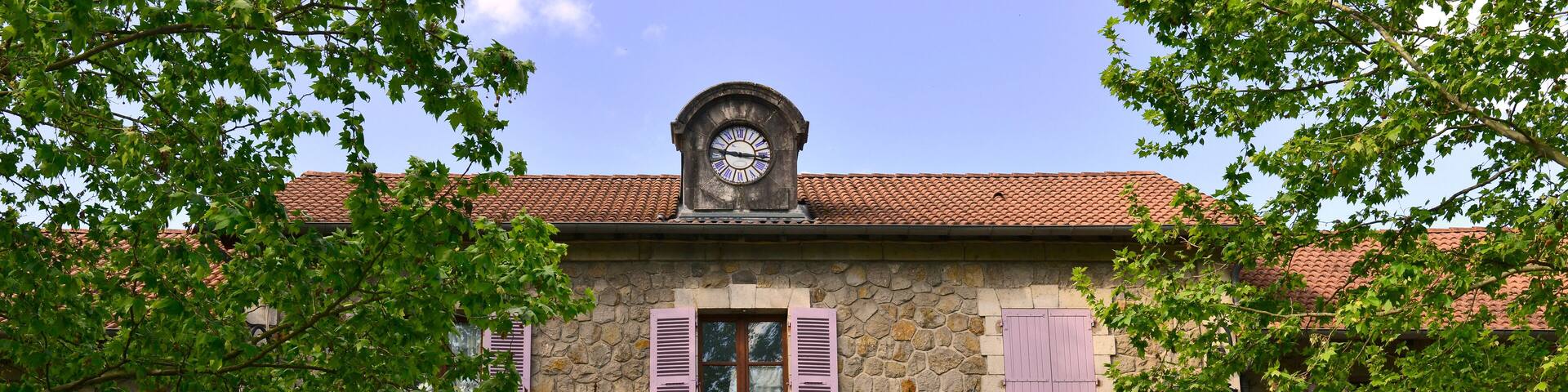 Panoramique Saint-Jean-du-Gard (30270) côté Mairie, département du Gard en région Occitanie, France