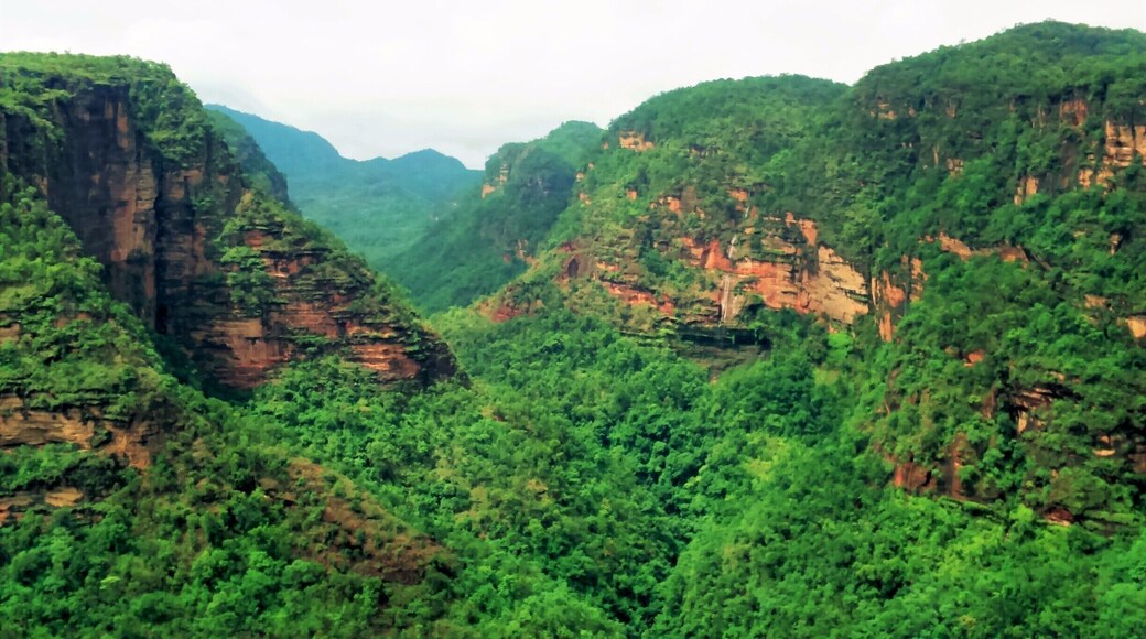Next to the Silver Fall...this remote spot makes you feel your lilliputian existence in the vast stretch of the mighty Satpuras.
Tip- Do visit Pachmarhi during early rains to witness the glory of the Satpura's greenery.