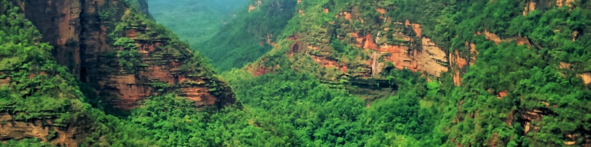 Next to the Silver Fall...this remote spot makes you feel your lilliputian existence in the vast stretch of the mighty Satpuras.
Tip- Do visit Pachmarhi during early rains to witness the glory of the Satpura's greenery.