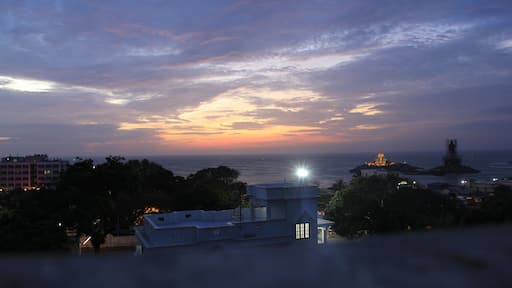 one of the places on earth where you can see the Sunrise & Sunset from one spot!