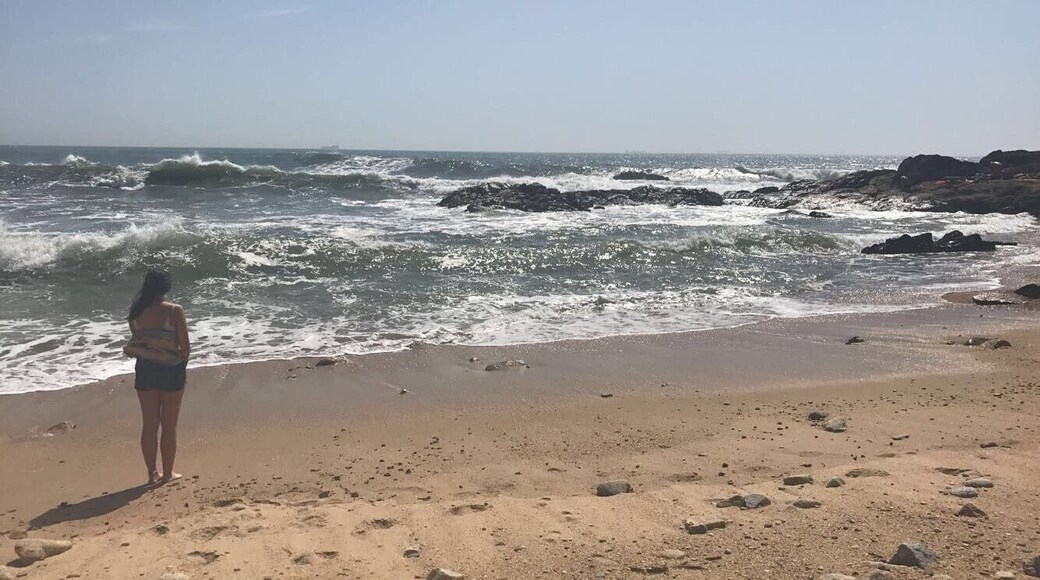 Beach and my girl 😻😻😻 perfect 👌🏻
#porto #beachbound #praiadasmares #portugal #beautifulplace