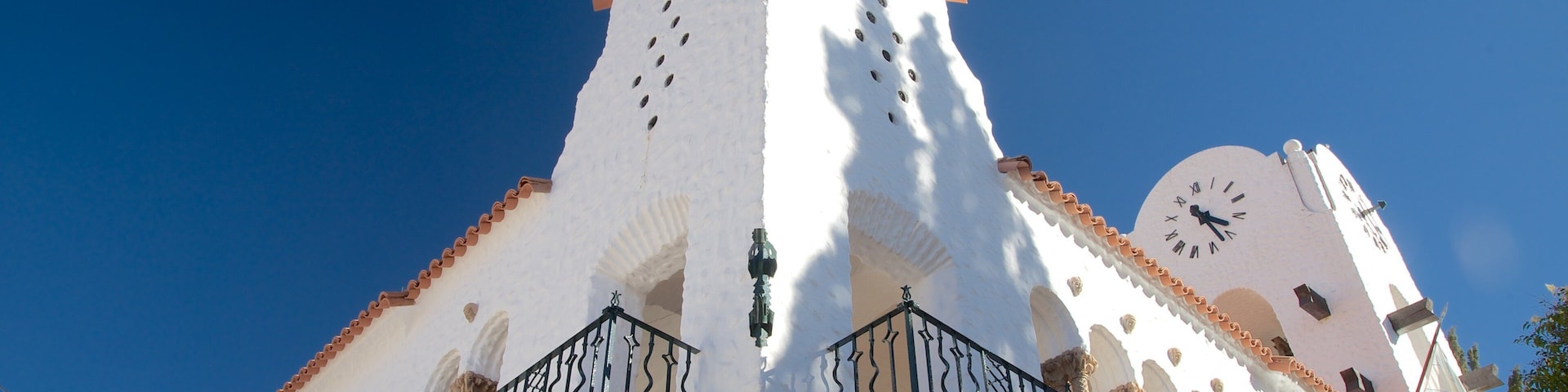 Humahuaca featuring a house and heritage architecture