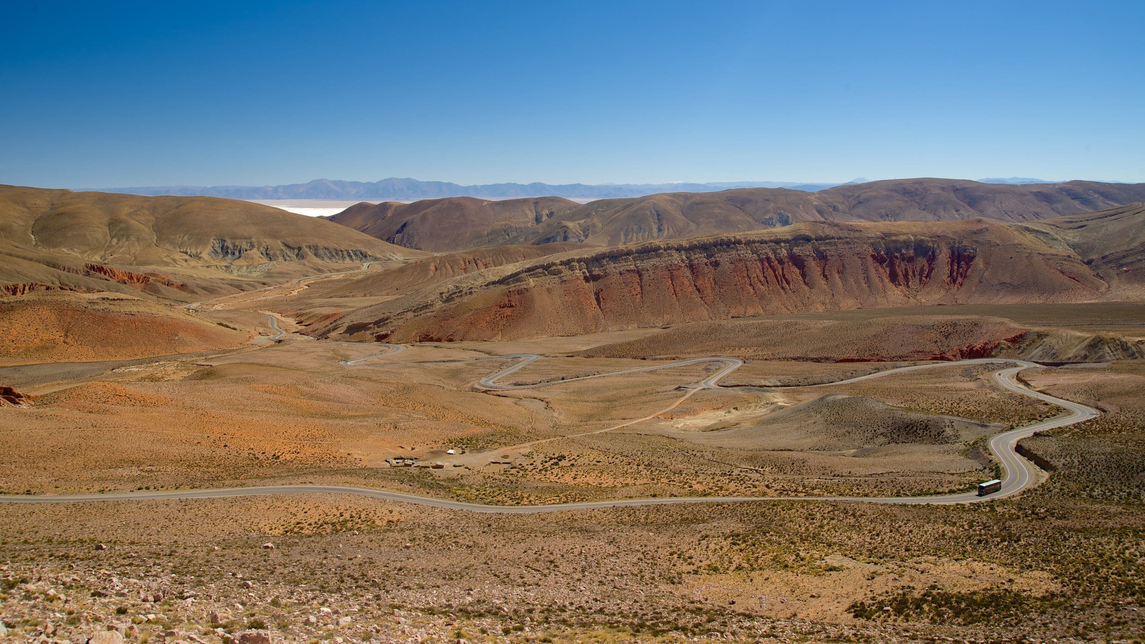 Jujuy ofreciendo paisajes desérticos y montañas