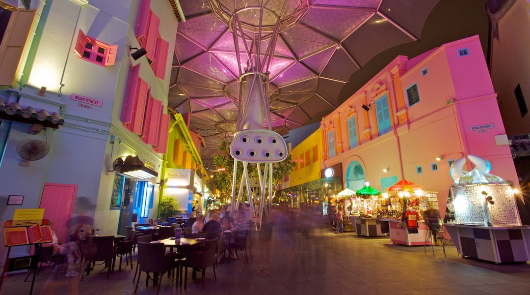 Clarke Quay Mall mostrando arquitectura moderna, shopping y vista interna