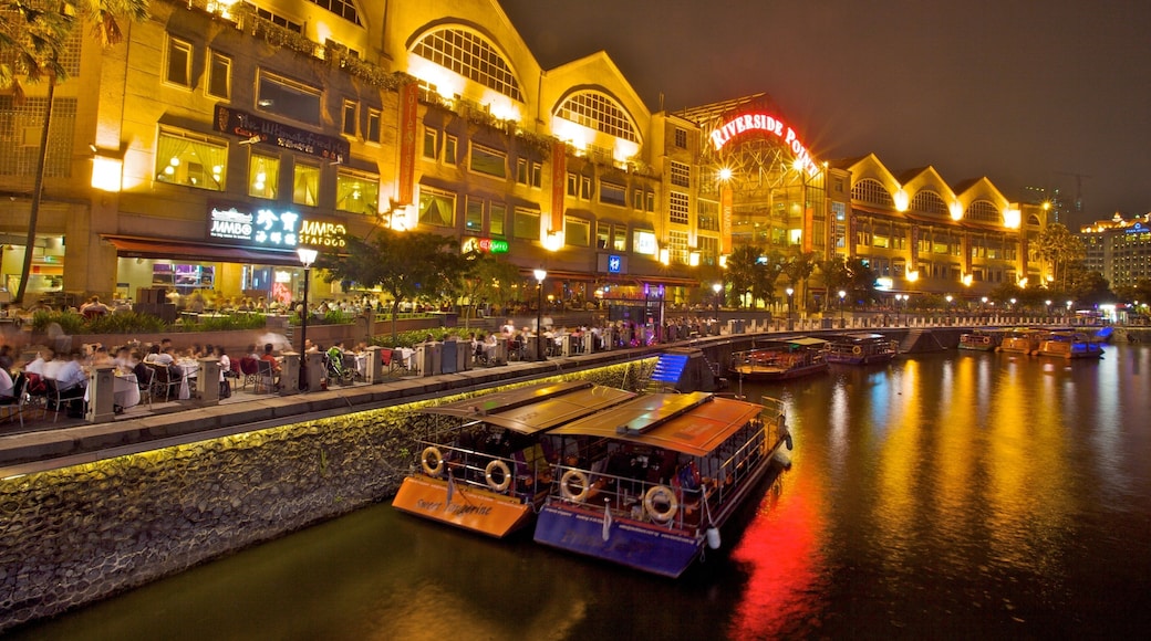 Clarke Quay Mall qui includes scènes de nuit, navigation et scènes de rue