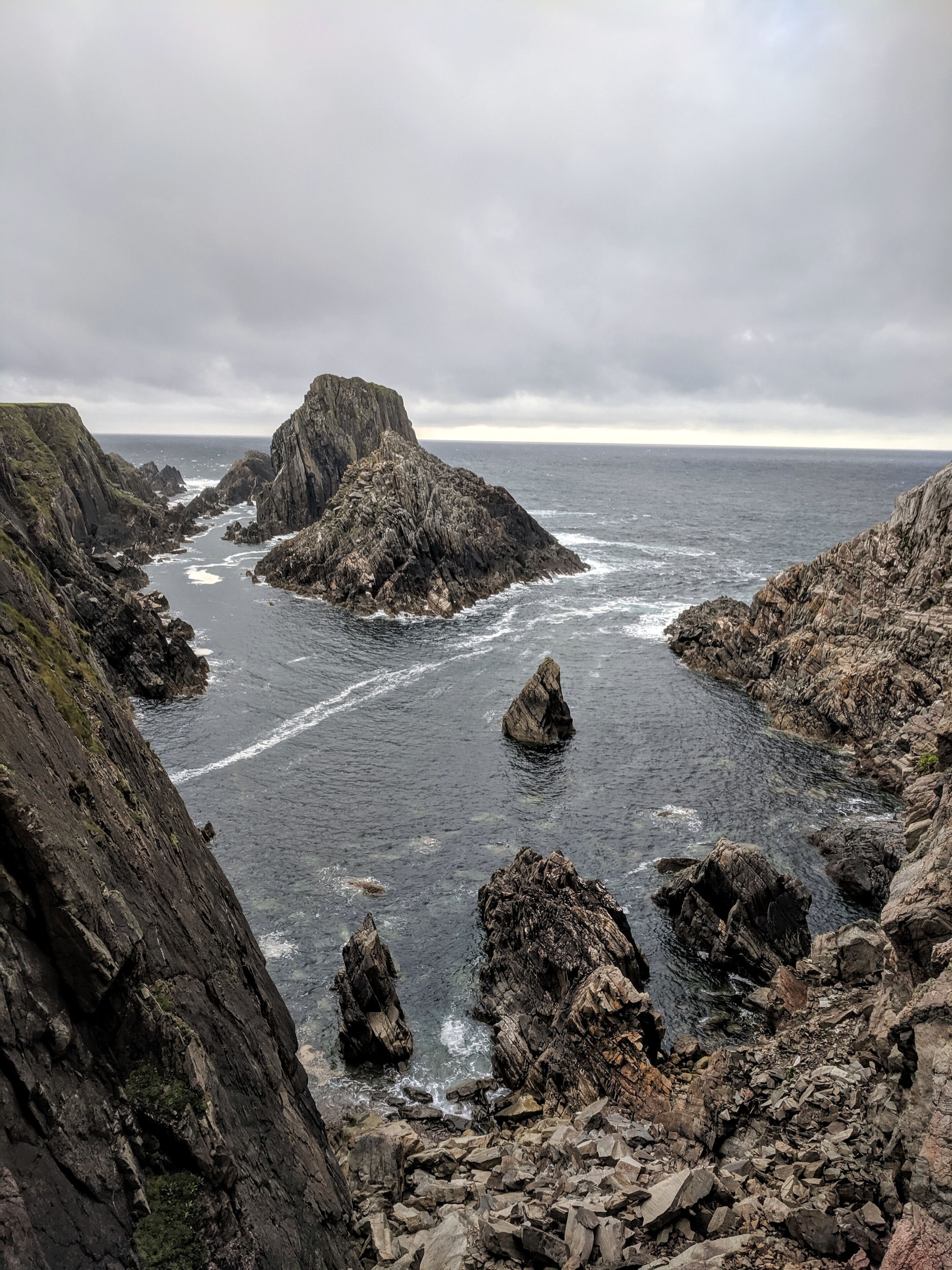Pólifreann or Hell's Hole near Malin head is famous for its coastal scenery and Star wars. Parts of Star Wars episode VIII were shot here.
#trovember #hiddengems #Donegal #ireland
