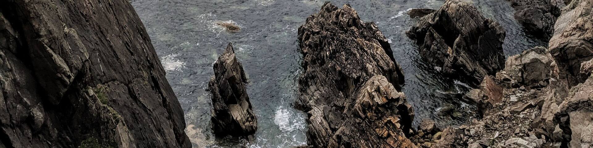 Pólifreann or Hell's Hole near Malin head is famous for its coastal scenery and Star wars. Parts of Star Wars episode VIII were shot here.
#trovember #hiddengems #Donegal #ireland