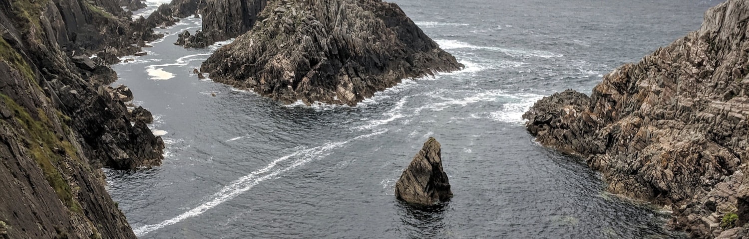 Pólifreann or Hell's Hole near Malin head is famous for its coastal scenery and Star wars. Parts of Star Wars episode VIII were shot here.
#trovember #hiddengems #Donegal #ireland
