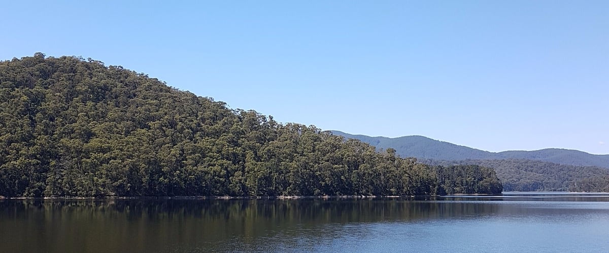 With many walking trails to chose from, this is the result of the shortest of the bunch. Ah the serenity.
#melbourne #yarravalley #takeahike #maroondahreservoir
