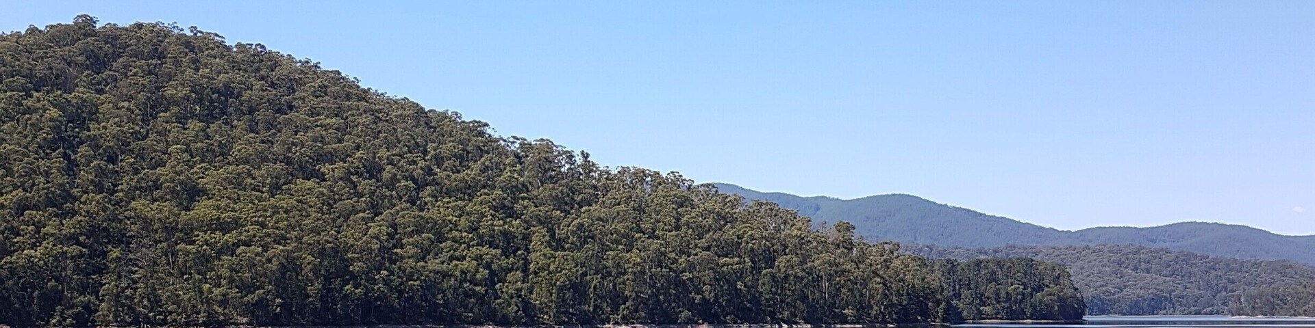 With many walking trails to chose from, this is the result of the shortest of the bunch. Ah the serenity.
#melbourne #yarravalley #takeahike #maroondahreservoir