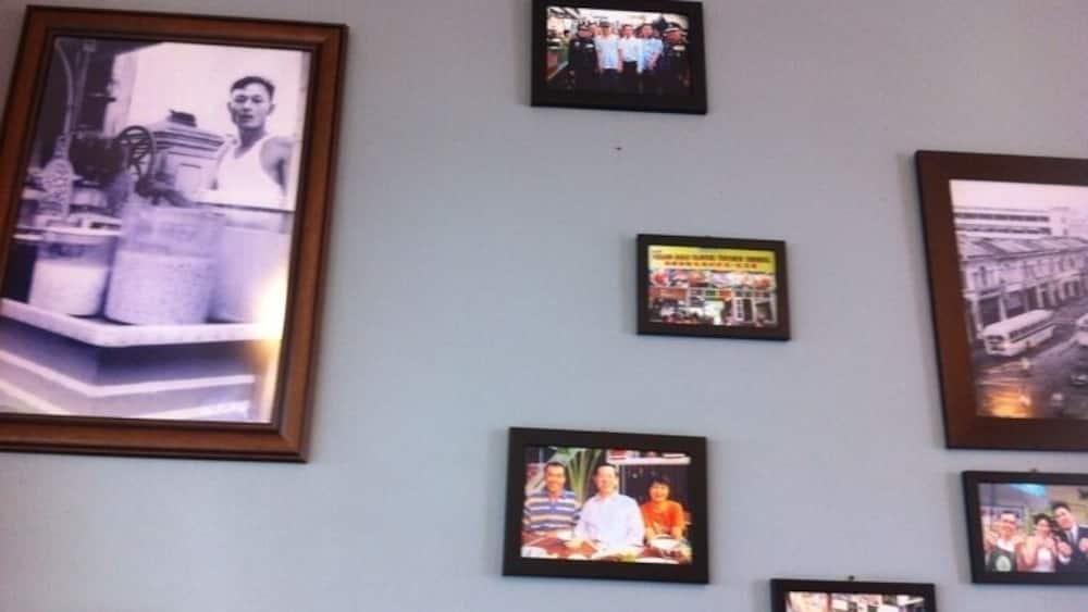 Inside the famous cendol shop can see the history of the store.