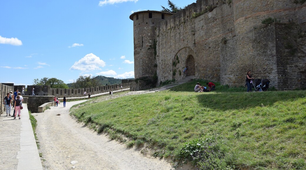 This building is indexed in the Base Mérimée, a database of architectural heritage maintained by the French Ministry of Culture, under the reference PA00102588 .