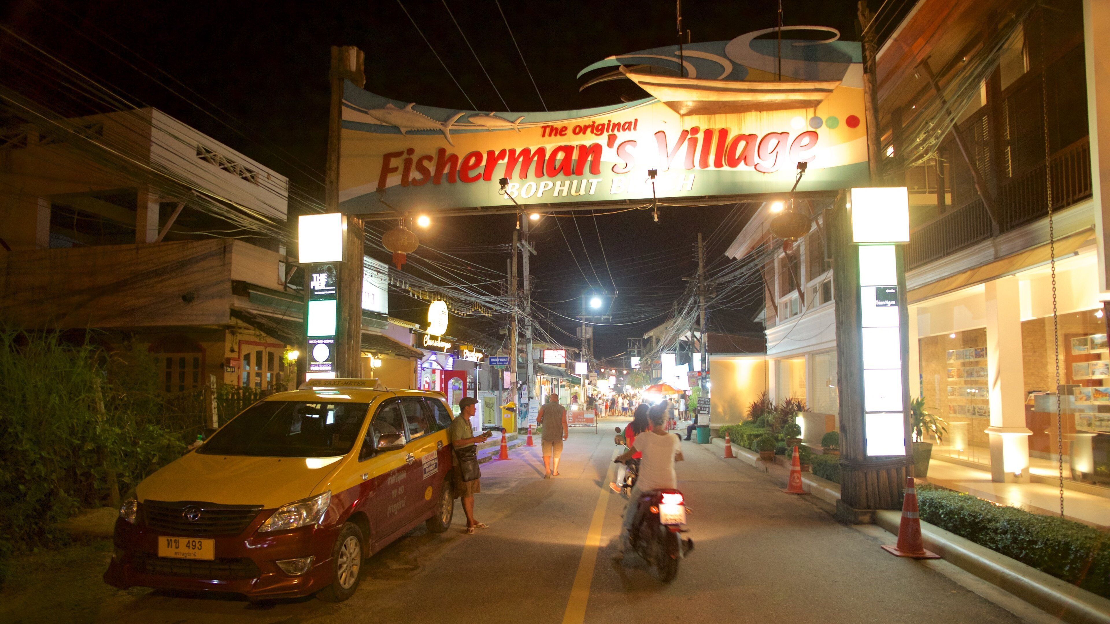 Ciudad de los Pescadores que incluye escenas nocturnas
