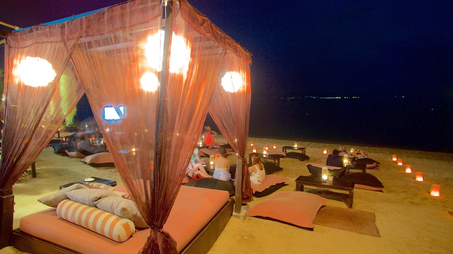 Quartier commercial Fisherman\'s Village montrant hôtel ou complexe de luxe et scènes de nuit