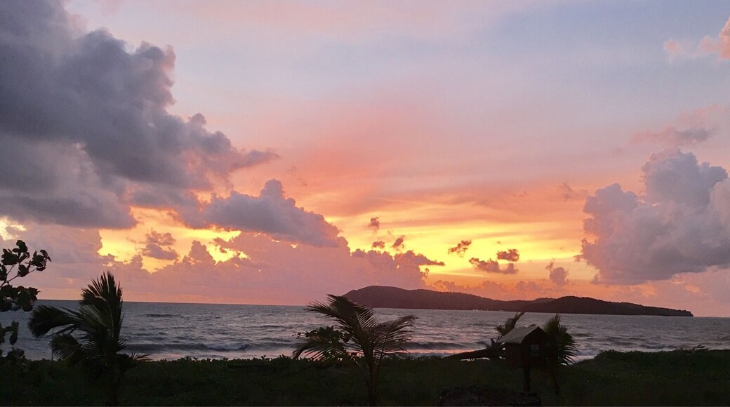 Bidding goodbye to another day. Sunset @Chenang Beach, Langkawi Island, Malaysia.
#sunset #langkawi #malaysia #cuticutimalaysia #travelblogger #mariadasstheworld
