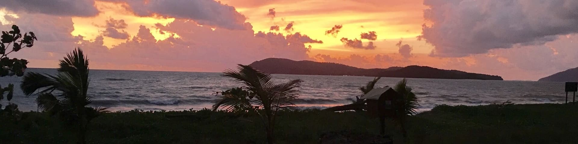 Bidding goodbye to another day. Sunset @Chenang Beach, Langkawi Island, Malaysia.
#sunset #langkawi #malaysia #cuticutimalaysia #travelblogger #mariadasstheworld