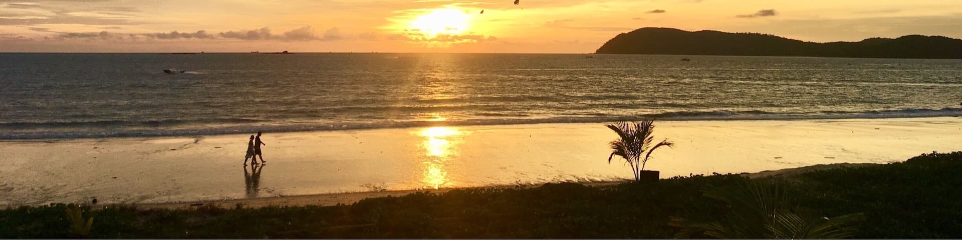 Parasailers take in the golden rays of sunset @frangipanilangkawi @pantaichenang #langkawi #kedah #malaysia #golden #sunset #travel #travelblogger #mariadasstheworld