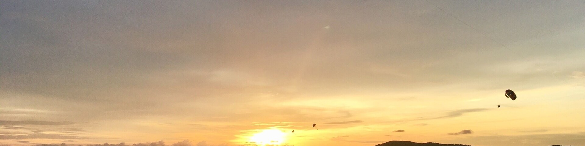 Parasailers take in the golden rays of sunset @frangipanilangkawi @pantaichenang #langkawi #kedah #malaysia #golden #sunset #travel #travelblogger #mariadasstheworld