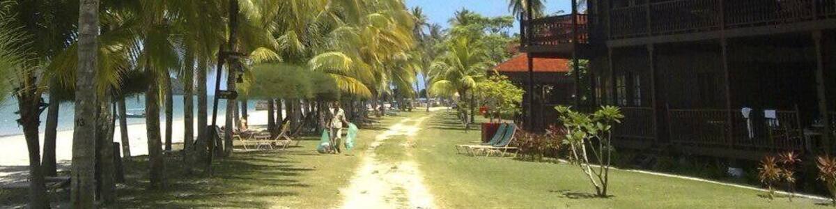 This resort is located next to the beach where you can listen to the sound of the waves while you relax in your room overseeing the beach. #LifeAtExpedia
