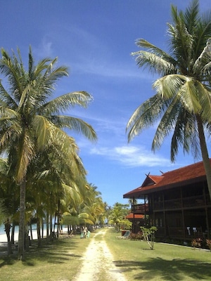 This resort is located next to the beach where you can listen to the sound of the waves while you relax in your room overseeing the beach. #LifeAtExpedia