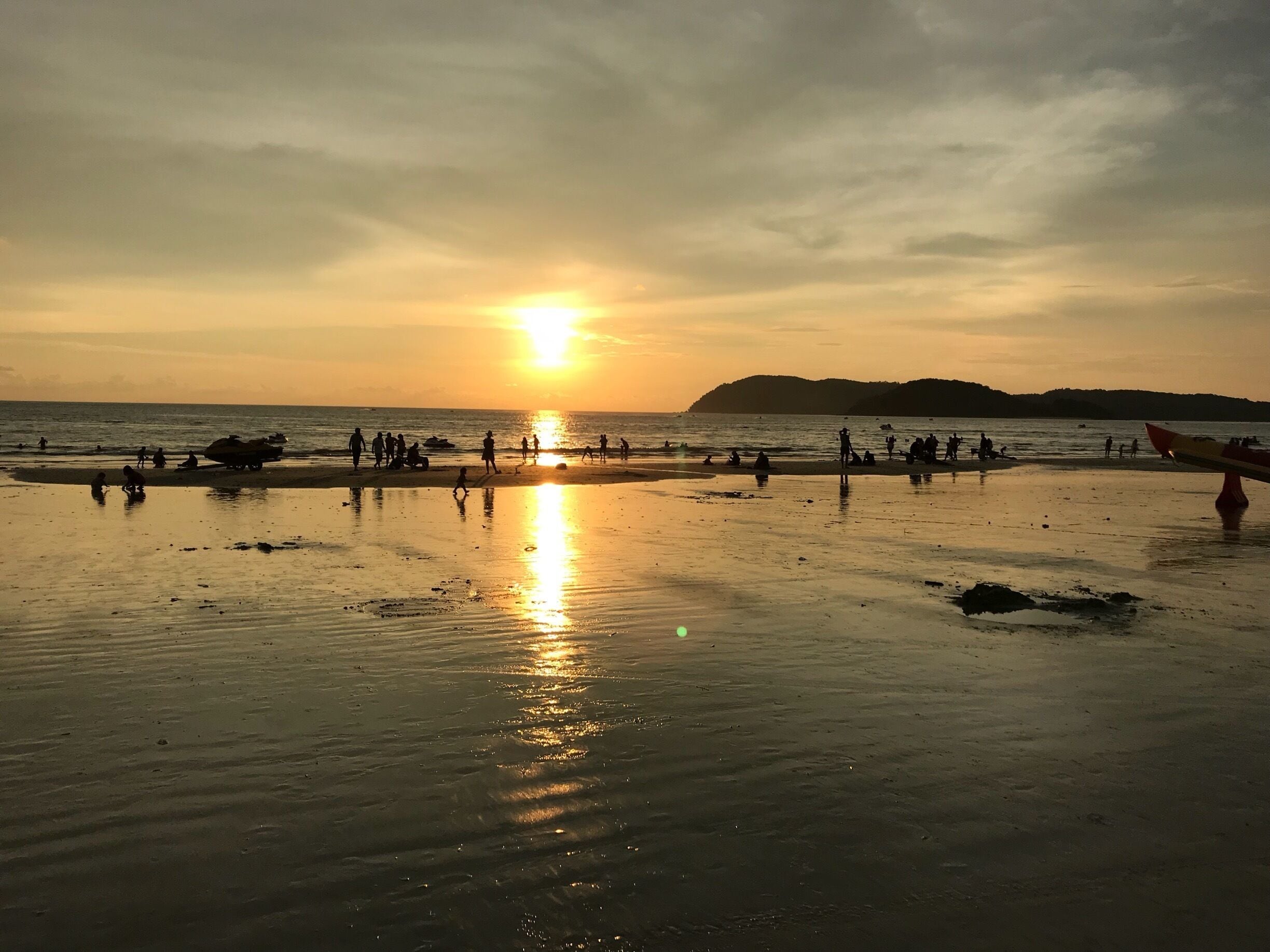 Catching up sunset view is a must.I got my own "golden hour".🌄