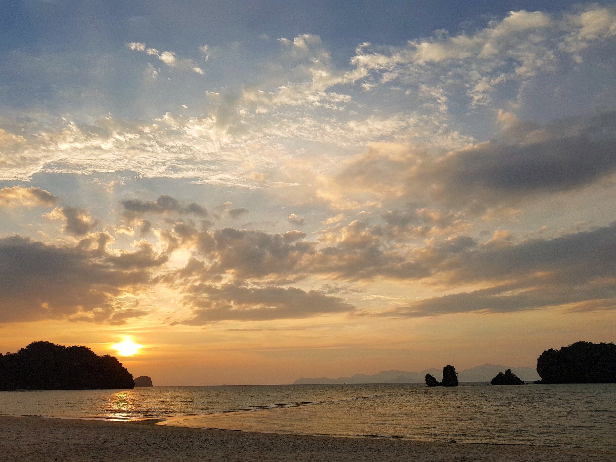 Perfect ending to a perfect day at #tanjungrhuresort #langkawi #bestbeach #golden