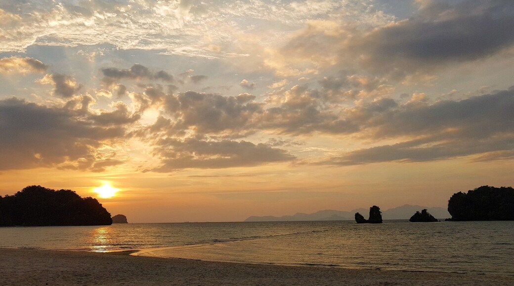 Perfect ending to a perfect day at #tanjungrhuresort #langkawi #bestbeach #golden