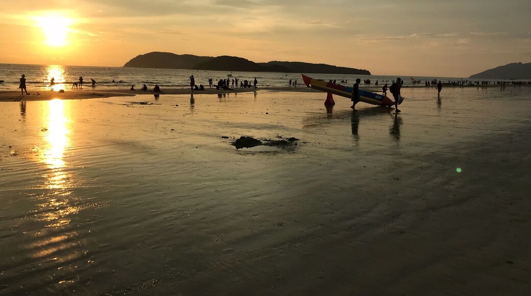 Catching up sunset view is a must.I got my own "golden hour".🌄