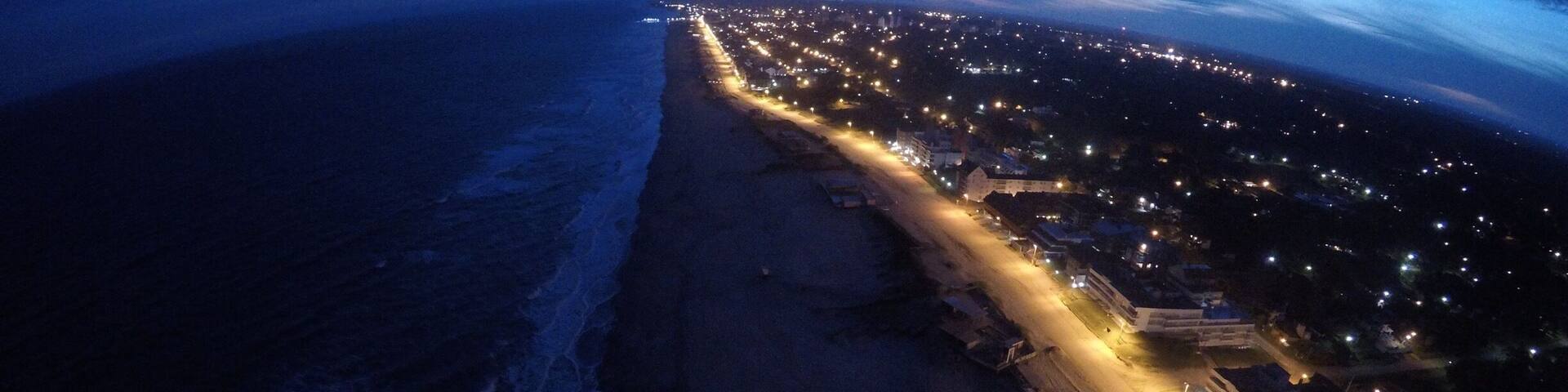 La noche envuelve Pinamar