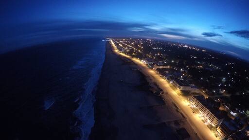 La noche envuelve Pinamar