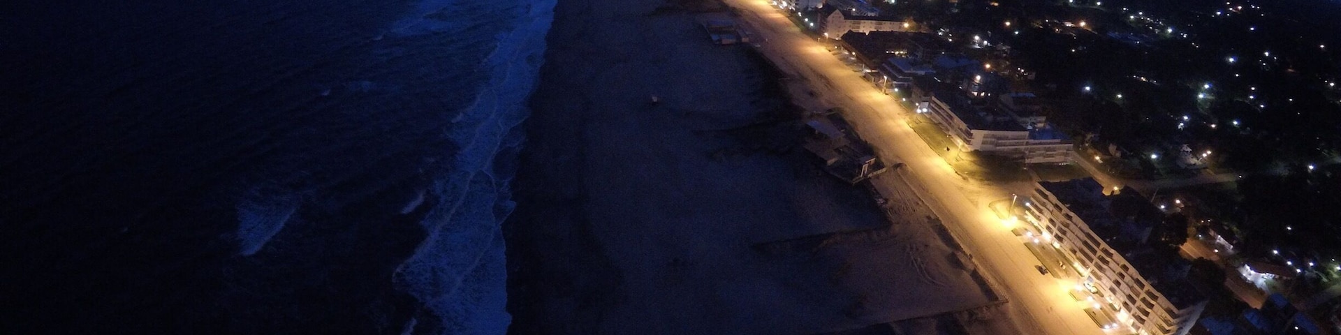 La noche envuelve Pinamar